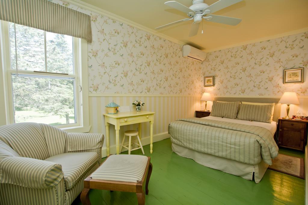 Auberge La Raveaudiere North Hatley Room photo