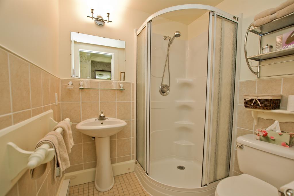 Auberge La Raveaudiere North Hatley Room photo