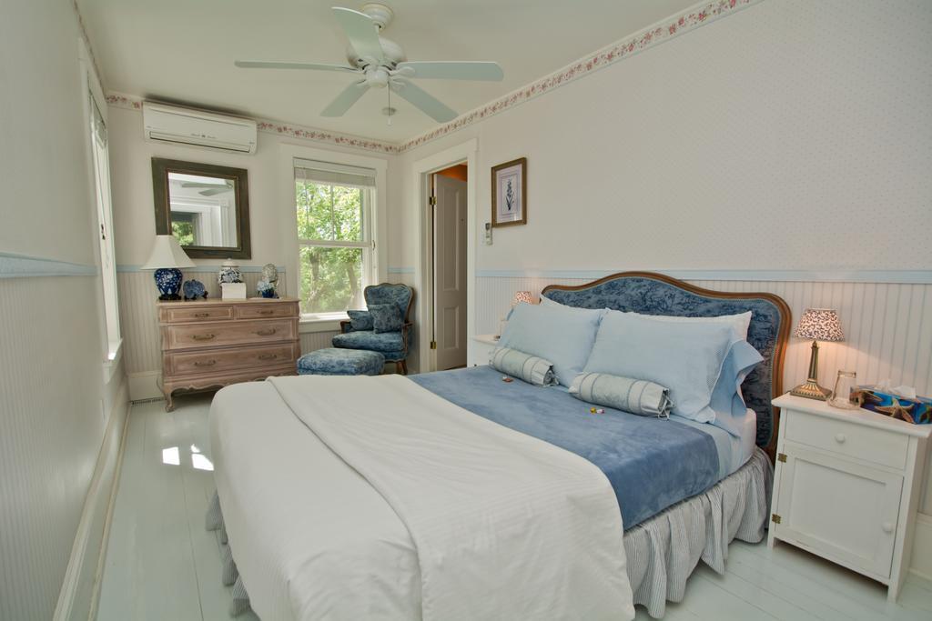 Auberge La Raveaudiere North Hatley Room photo