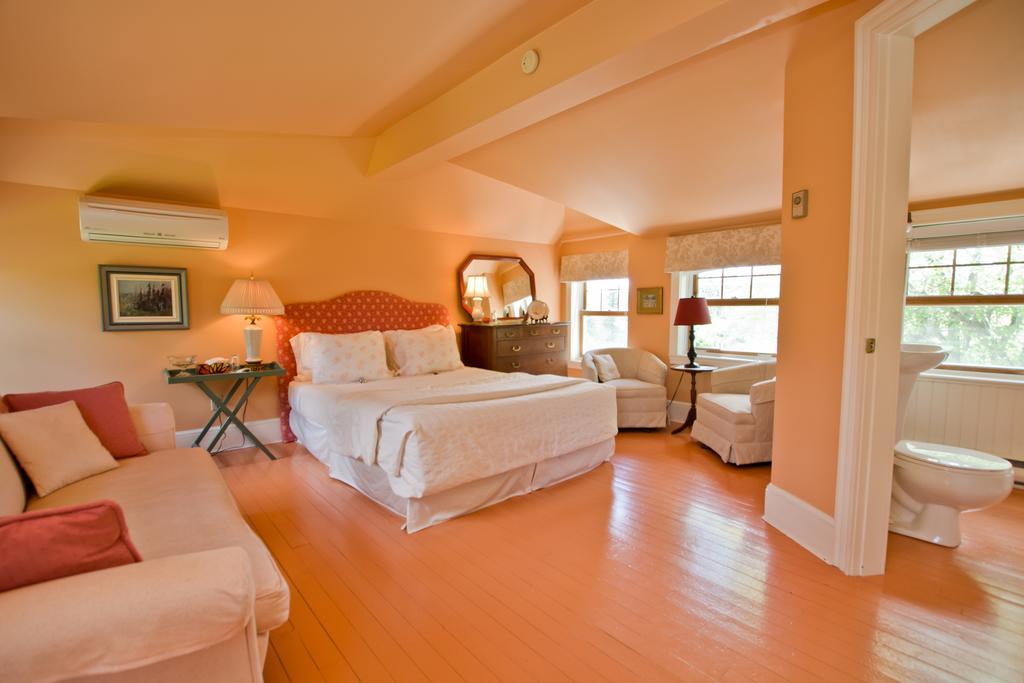 Auberge La Raveaudiere North Hatley Room photo