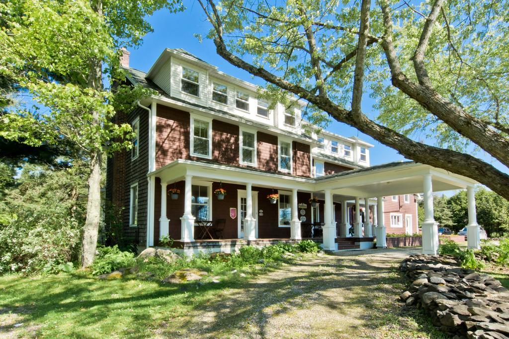 Auberge La Raveaudiere North Hatley Exterior photo